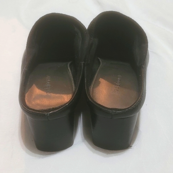 Liz Claiborne Women's Black Upper Leather mules slip on size 7 M - Picture 3 of 9